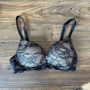 ✨Victoria’s Secret Black Lace Push-up Bra Size 32B